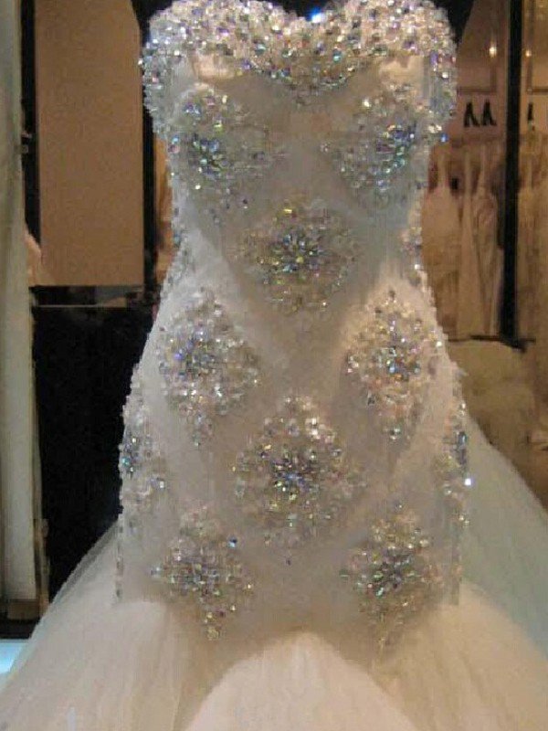 Robe de mariée sans manches en tulle à perles, décolleté cœur