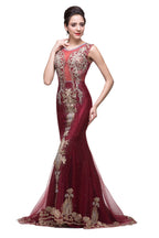 Robes de soirée bordeaux en tulle longueur balayage à coupe sirène avec appliqué
