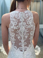 Vestido de Noiva Sereia em Renda com Cauda Semi-Catedral e Costas Cruzadas