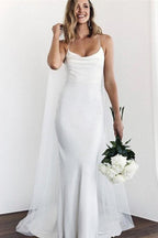 Vestido de Noiva Branco com Alças Finas, Decote nas Costas, Cauda e Corte Sereia