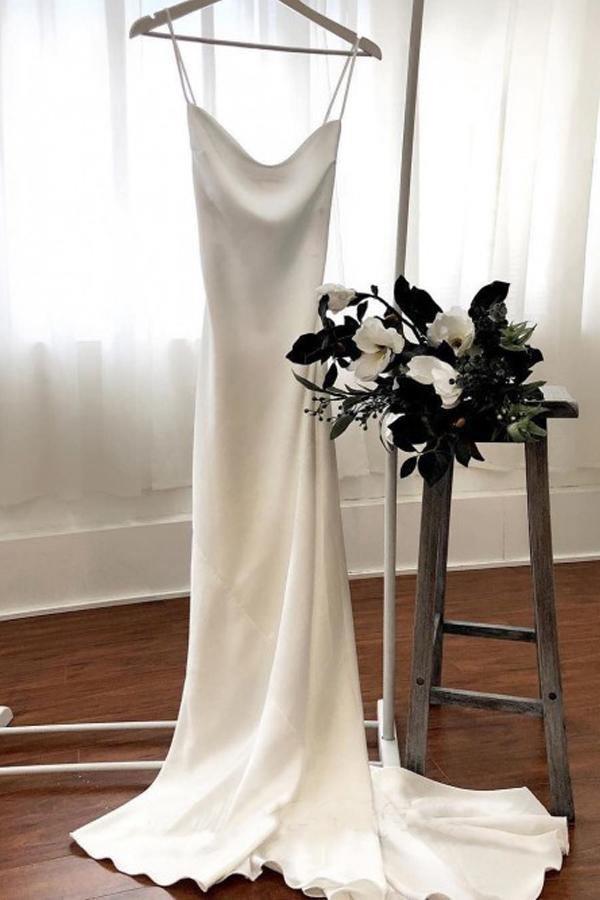 Vestido de Noiva Branco com Alças Finas, Decote nas Costas, Cauda e Corte Sereia