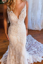 Robes de mariée sirène à bretelles spaghetti, col en V, dos nu en dentelle
