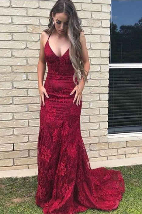 Robe de bal longue bordeaux en dentelle avec décolleté en V et dos ouvert sirène