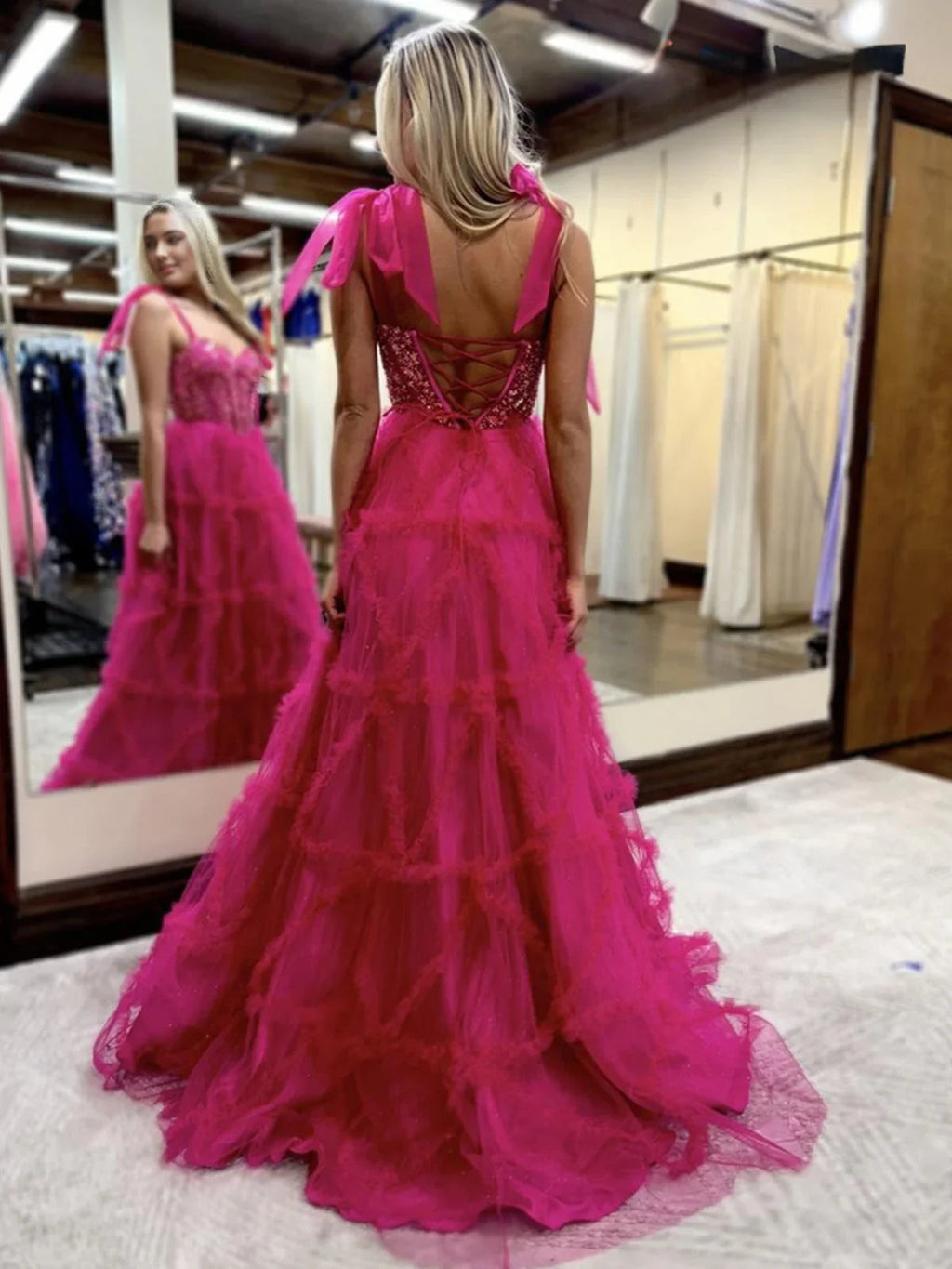 Michaella | Vestidos largos de fiesta con escote corazón, falda en línea A y capas de tul en color fucsia