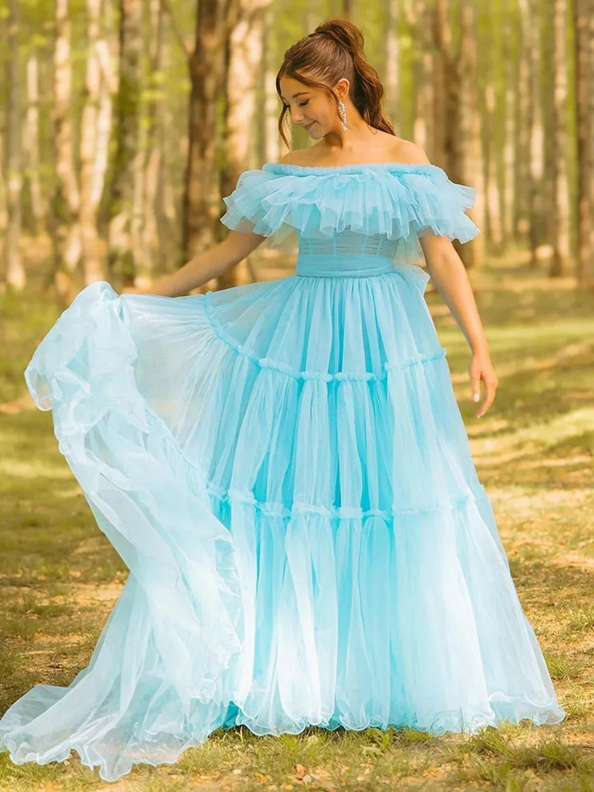 Mikelle | Robe longue formelle à corset et épaules dénudées, coupe en ligne A avec volants