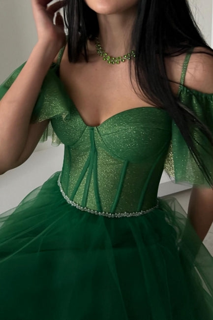 Vestido de fiesta largo moderno de tul verde con escote en forma de A y hombros descubiertos, con escote en forma de corazón y purpurina