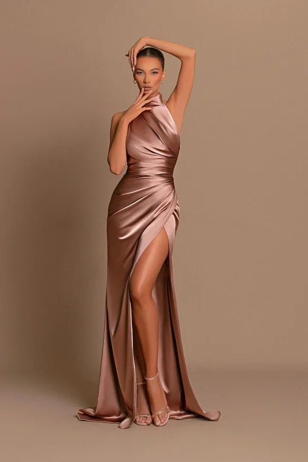 Vestido de fiesta moderno largo de corte A, cuello alto, sin mangas y con abertura