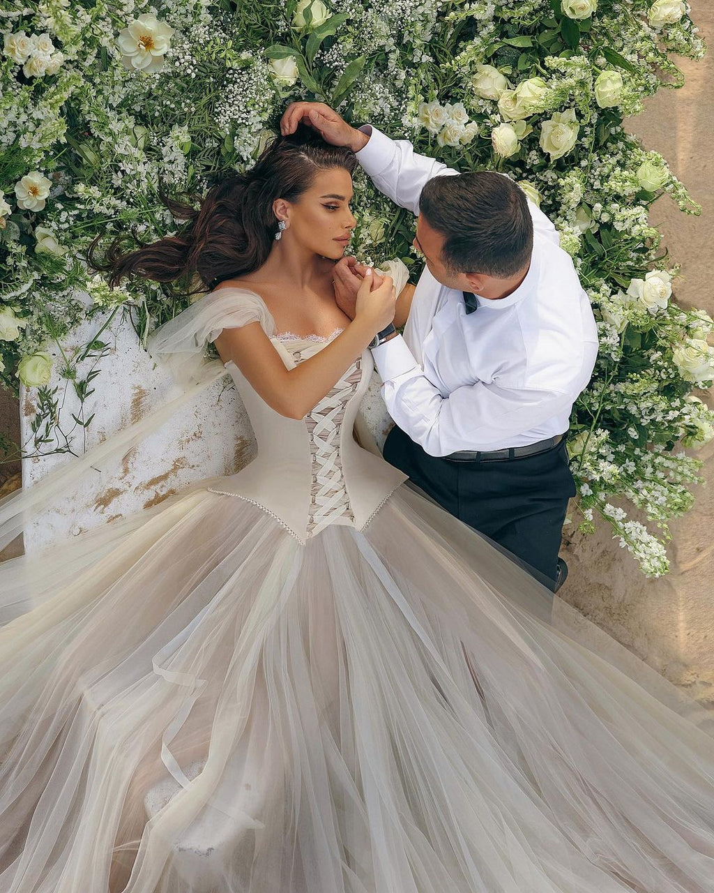 Robe de mariée moderne longue en ligne A, bustier en tulle sans manches, décolleté bardot