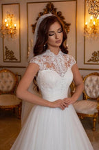 Robes de mariée modernes longues sans manches en ligne A avec dentelle