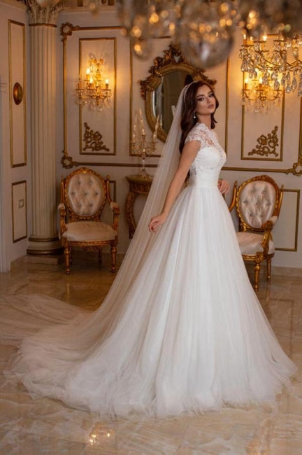 Robes de mariée modernes longues sans manches en ligne A avec dentelle