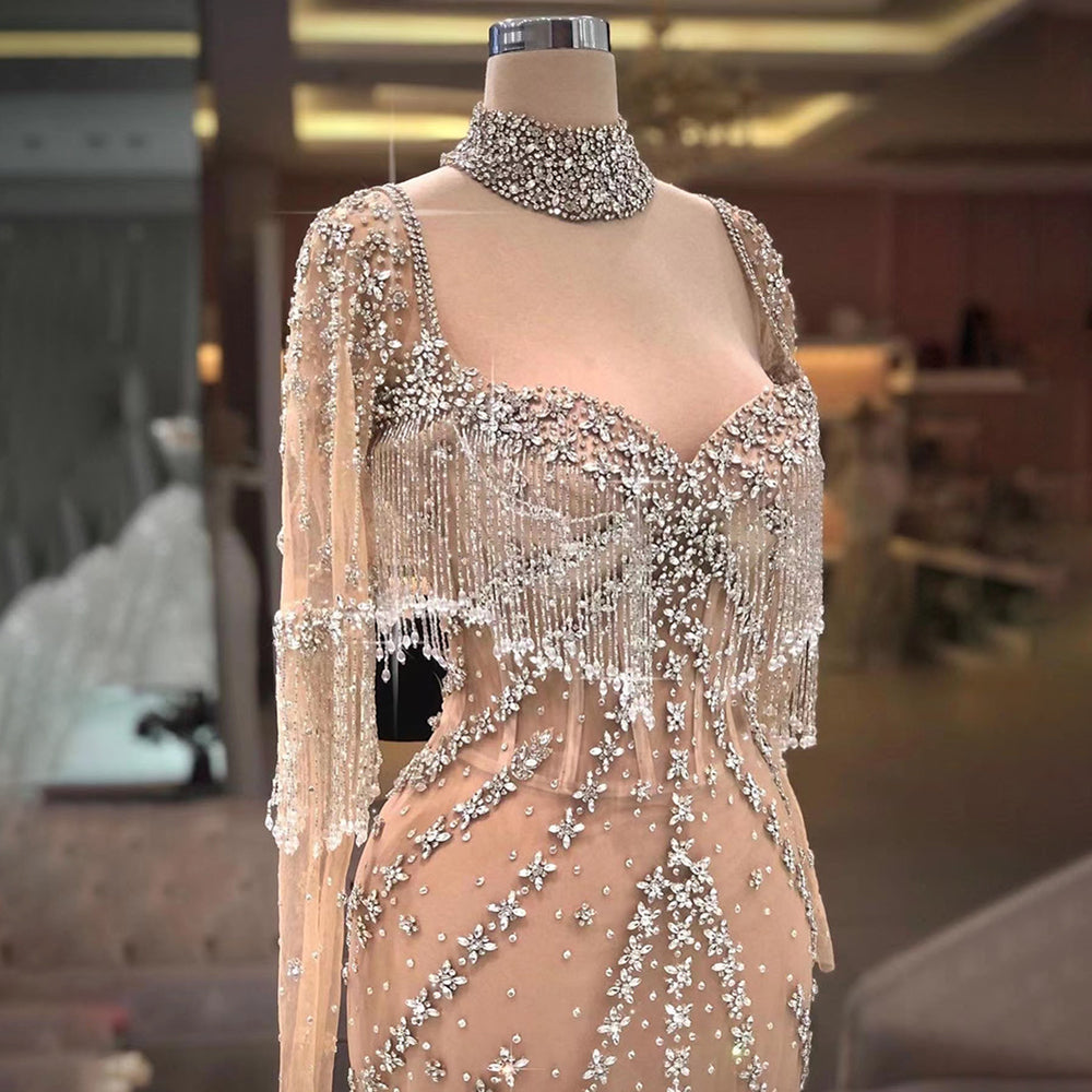 Vestido de Baile Moderno Comprido Cauda de Sereia com Bordados e Mangas Compridas com Cauda