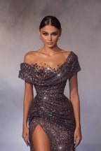 Robe de bal moderne longue sirène à paillettes et perles, décolletée épaules nues, avec fente