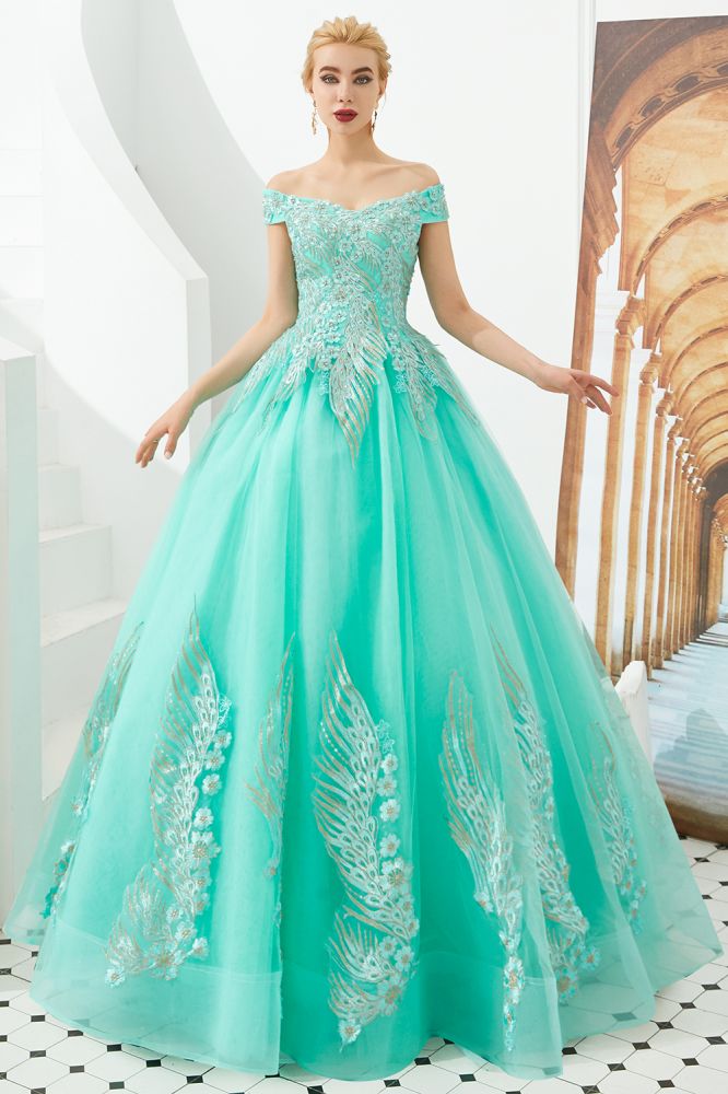 Vestido de fiesta moderno sin mangas de tul con apliques dorados y hombros descubiertos