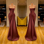 Robe de bal sirène moderne en satin sans manches à fines bretelles spaghetti