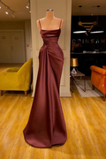 Robe de bal sirène moderne en satin sans manches à fines bretelles spaghetti