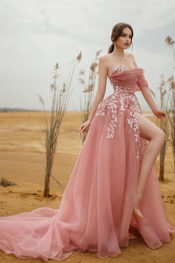 Robe de bal longue modeste en tulle et dentelle, sans bretelles, coupe trapèze, avec fente