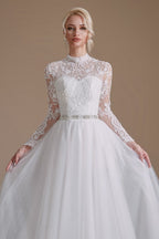 Vestidos de novia modestos de corte A largo con cuello alto, tul y encaje con mangas