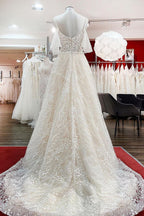 Vestido de Noiva Modesto Comprido em Linha A com Decote Coração, Tule e Aplicações de Renda, com Mangas