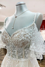 Vestido de Noiva Modesto Comprido em Linha A com Decote Coração, Tule e Aplicações de Renda, com Mangas