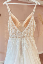 Abito da sposa modesto lungo a linea ad A con scollo a V, spalline sottili e tulle con pizzi applicati