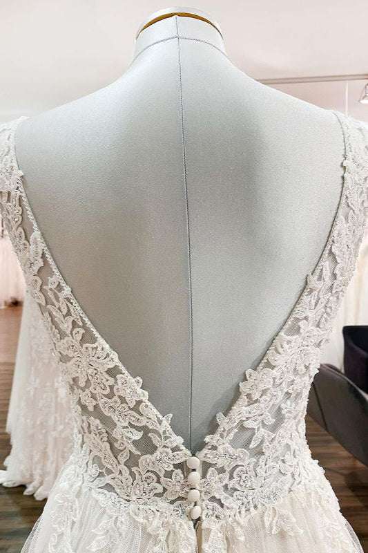 Vestidos de Noiva Modestos Longos em Linha A com Decote em V, Folhos de Tule e Costas Descobertas com Renda