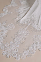 Vestidos de Noiva Modestos Longos em Cetim com Cauda de Sereia, Alças ao Pescoço e Costas Descobertas, com Rendas Aplicadas