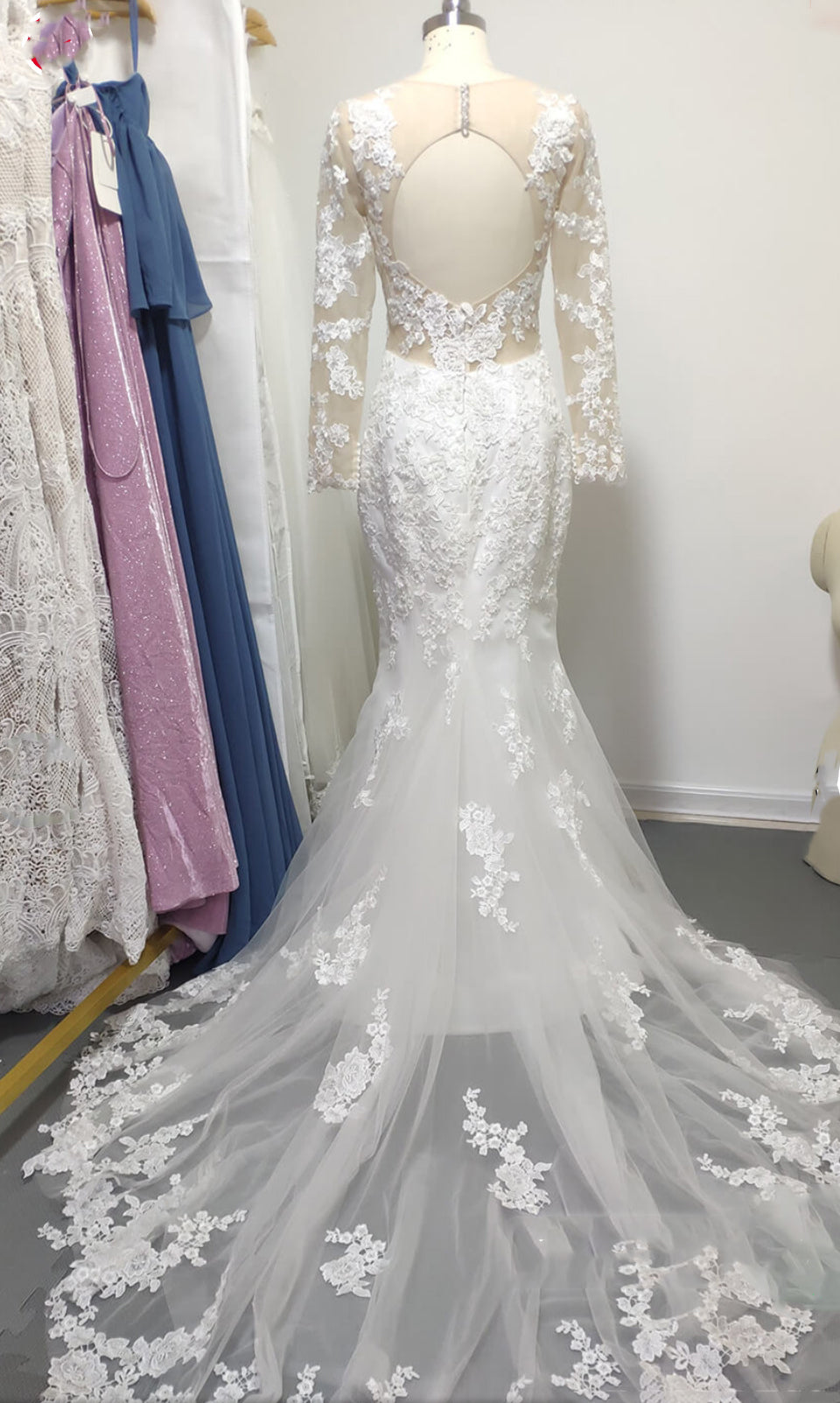 Abito da sposa modesto lungo a sirena con scollo a cuore e pizzo con maniche