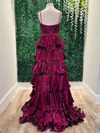 Murray | Vestido de fiesta metálico con tirantes finos en forma de corazón y falda en capas estilo línea A