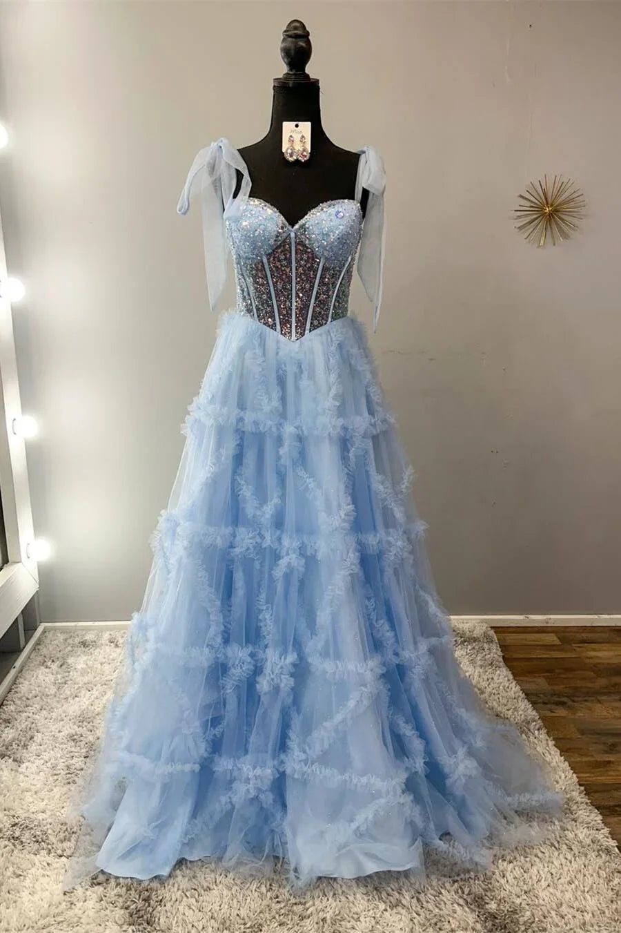 Nalda | Blaues Ballkleid mit Spaghettiträgern, Pailletten und Tüll im A-Linien-Schnitt