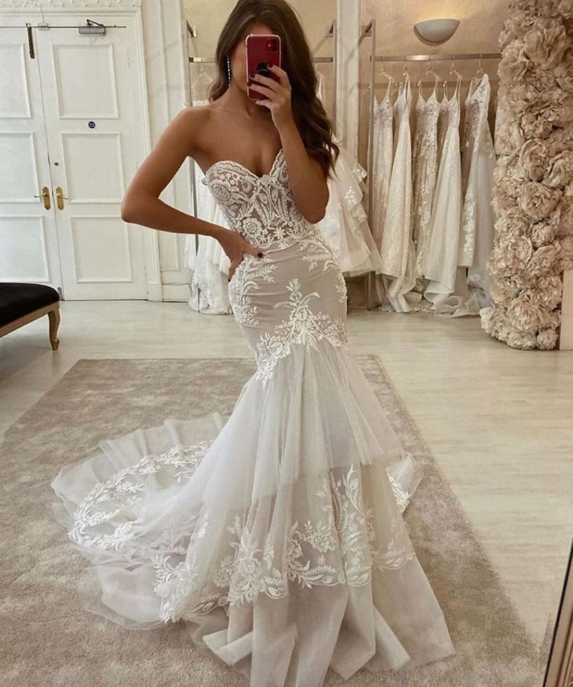 Nuovo arrivo Abito da sposa sirena in pizzo e tulle a due strati con strascico cuore