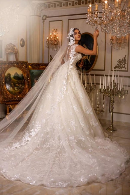 Nuovi eleganti abiti da sposa lunghi a linea ad A con scollo a V e senza maniche in pizzo