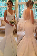 Plus récentes jolies robes de mariée élégantes simples sans manches dos nu en forme de V sirène
