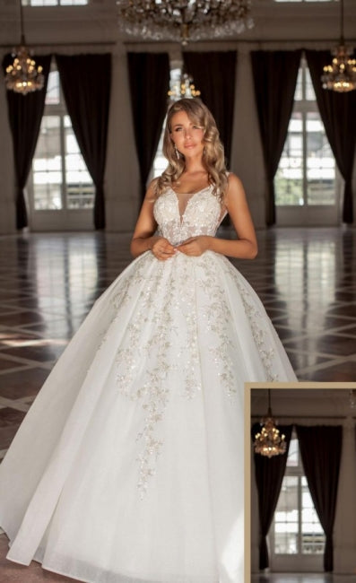 Vestido de novia de encaje sin mangas con tirantes nobles
