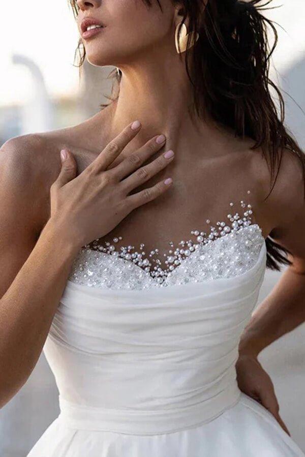 Abiti da sposa modesti in raso scintillante a linea ad A con scollo a cuore e perle MW1024