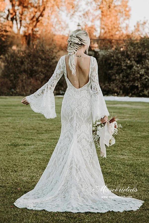 Vestidos de novia vintage con escote en V, mangas largas, espalda descubierta y encaje estilo sirena MW892