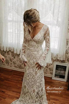 Vestidos de novia vintage con escote en V, mangas largas, espalda descubierta y encaje estilo sirena MW892