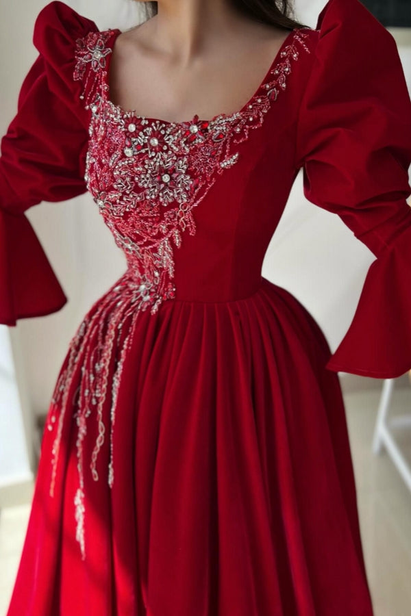 Abito da cerimonia rosso lungo a linea ad A con scollo quadrato e pizzo, maniche lunghe