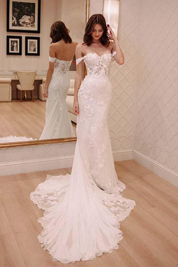 Robe de mariée en mousseline avec traîne, épaules dénudées et appliques en dentelle