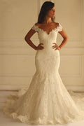 Robe de mariée sirène en dentelle avec manches courtes et traîne, épaules dénudées