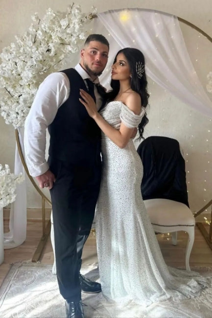 Vestido de Noiva Comprido com Lantejoulas e Decote Ombro a Ombro estilo Capela
