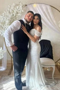 Vestido de Noiva Comprido com Lantejoulas e Decote Ombro a Ombro estilo Capela