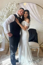 Vestido de Noiva Comprido com Lantejoulas e Decote Ombro a Ombro estilo Capela