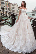 A-Linien-Brautkleid mit schulterfreiem Ausschnitt und Spitzenapplikationen
