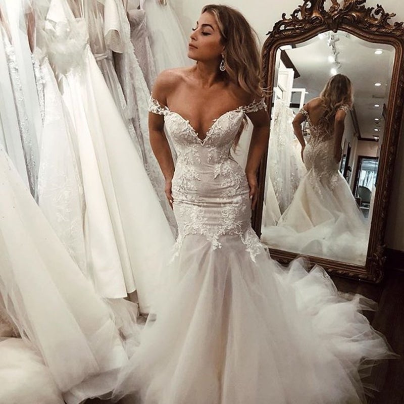 Robe de mariée élégante en tulle long avec dentelle sirène et épaules dénudées