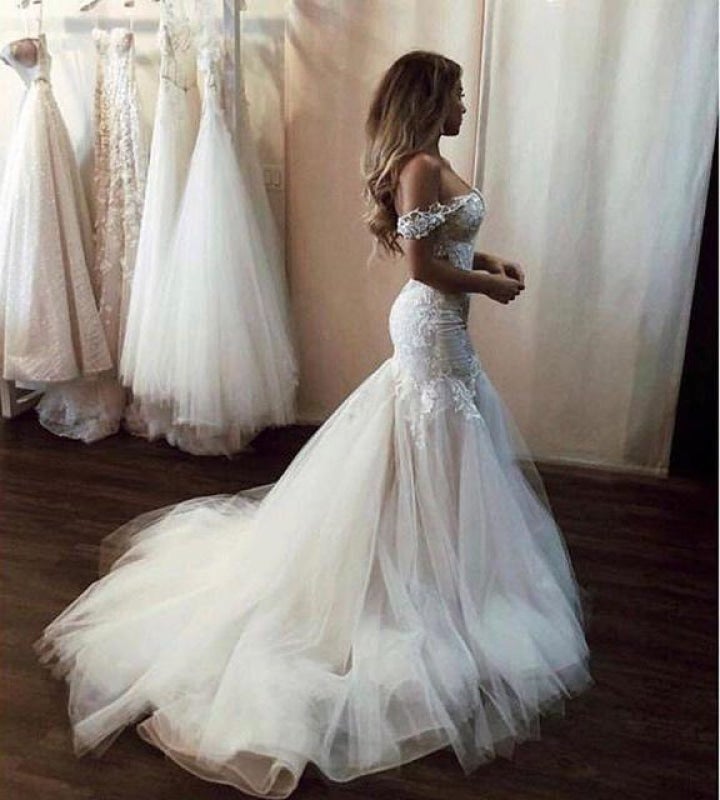 Robe de mariée élégante en tulle long avec dentelle sirène et épaules dénudées