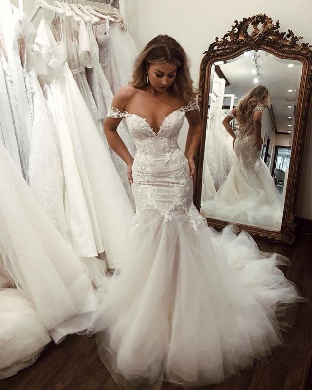 Robe de mariée élégante en tulle long avec dentelle sirène et épaules dénudées