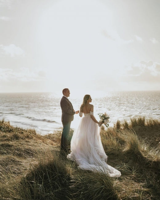Robe de mariée simple à épaules dénudées en tulle et dentelle, coupe évasée, robe de mariée de plage