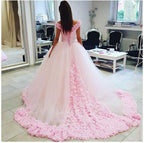 Robe de mariée ancienne rose à épaules dénudées et jupe bouffante