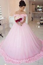 Robe de mariée ancienne rose à épaules dénudées et jupe bouffante