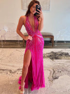 Vestido de fiesta con cuentas estilo sirena fucsia con cuello halter y abertura